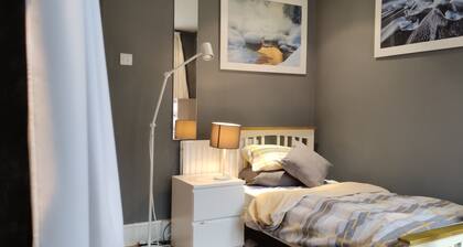 4 Bedroom maisonette only 2 minutes from Blackheath train station SE3 9LN