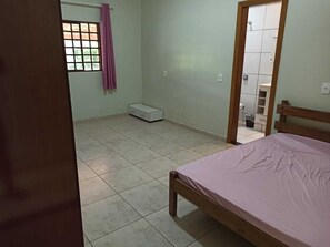 5 chambres, bureau, fer et planche à repasser, Wi-Fi gratuit