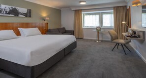 Superior kamer, 1 kingsize bed, niet-roken (with Sofabed) | Een kluis op de kamer, een bureau, een laptopwerkplek