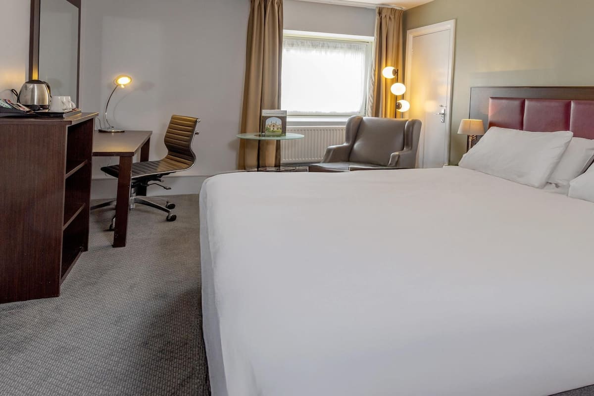 In-room safe, desk, laptop workspace, soundproofing