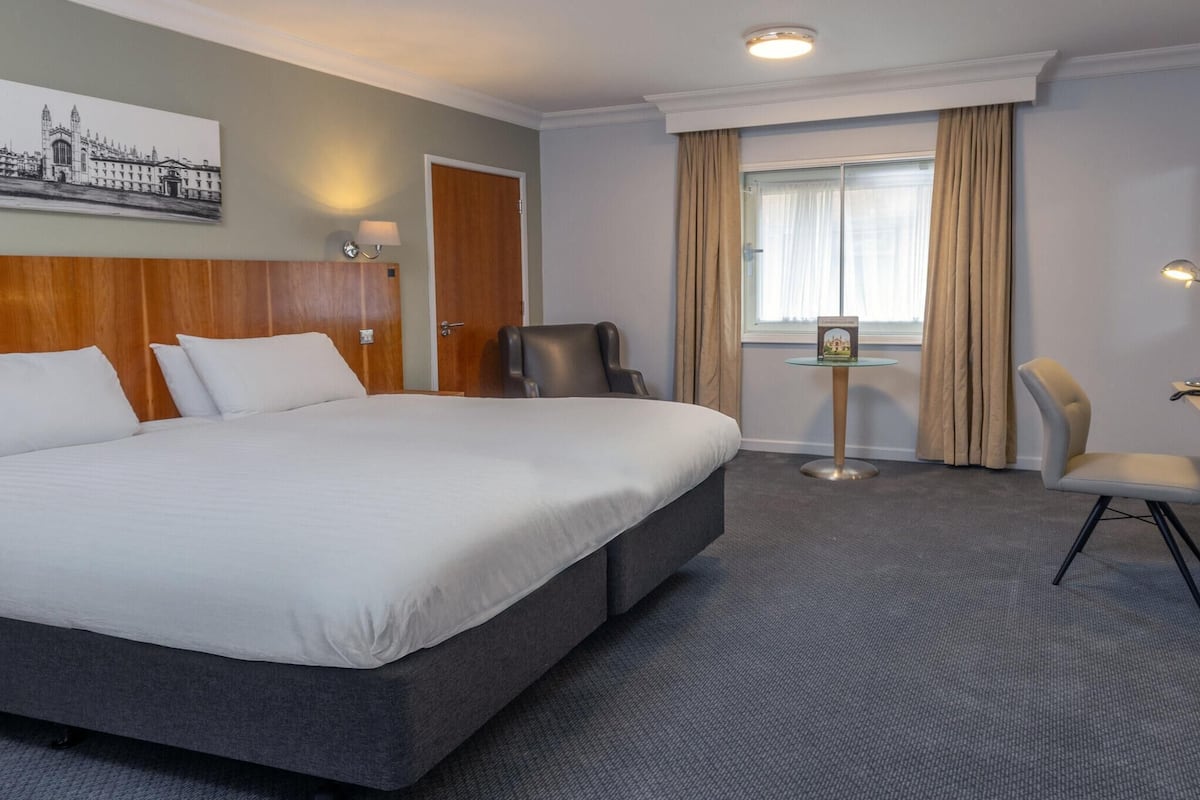 In-room safe, desk, laptop workspace, soundproofing