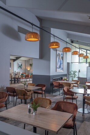 Daily buffet breakfast (GBP 15.00 per person) - Cambridge Bar Hill Hotel, BW Signature Collection (Cambridge)