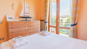 2 bedrooms, iron/ironing board, free WiFi, bed sheets - La Bella Colombare - Two Bedroom Apartment, Sleeps 4 (Sirmione)