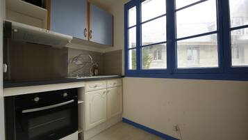 Microwave, oven, stovetop, coffee/tea maker