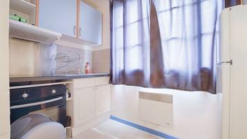 Microwave, oven, stovetop, coffee/tea maker