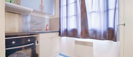 Microwave, oven, stovetop, coffee/tea maker