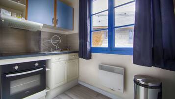 Microwave, oven, stovetop, coffee/tea maker