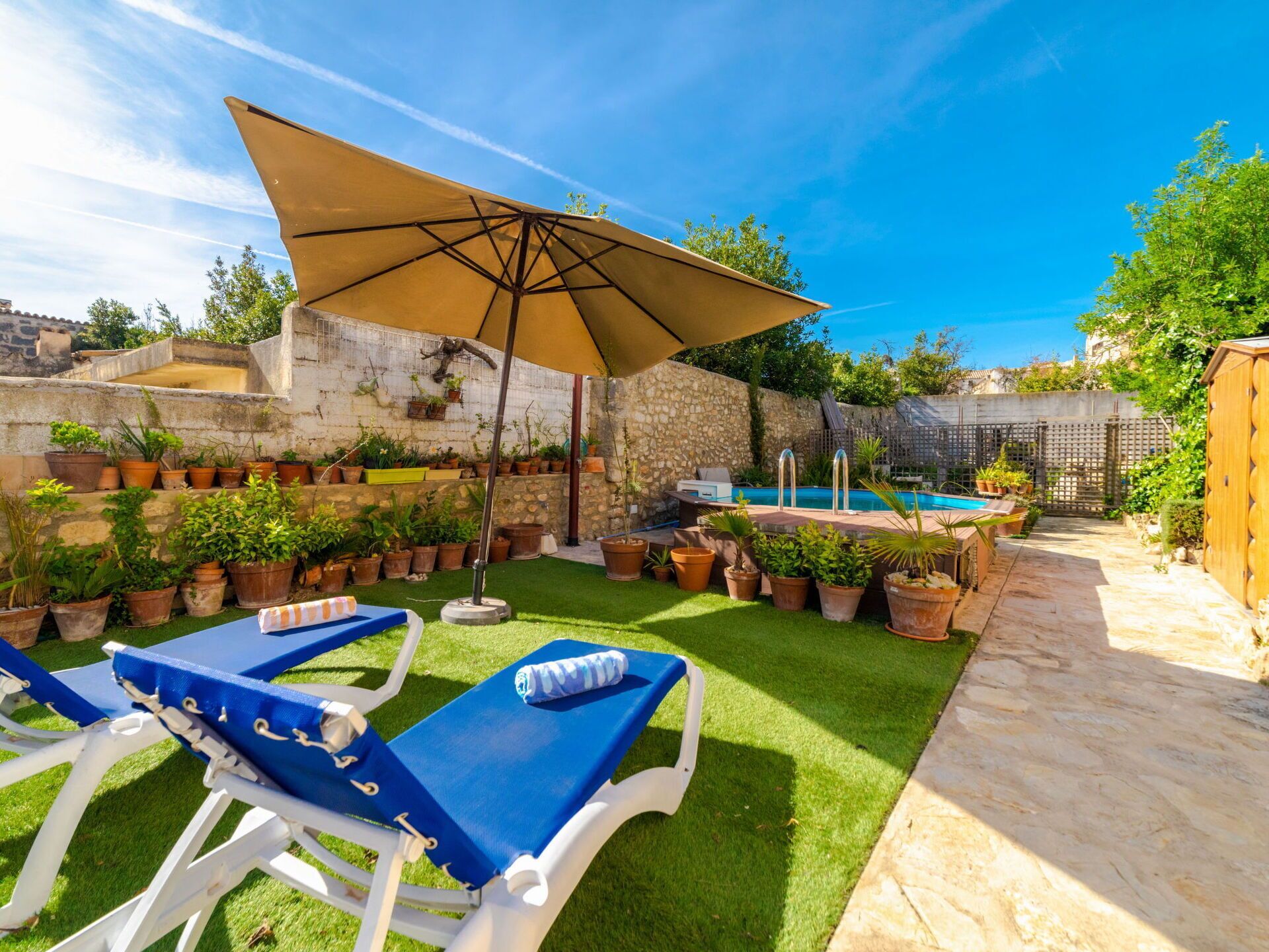 المنطقة المحيطة بالمنشأة