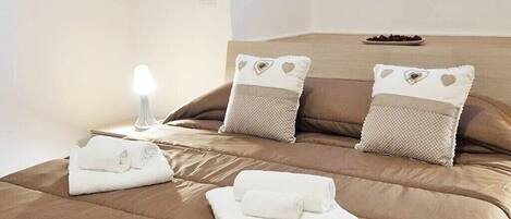 2 bedrooms, iron/ironing board, travel crib, free WiFi