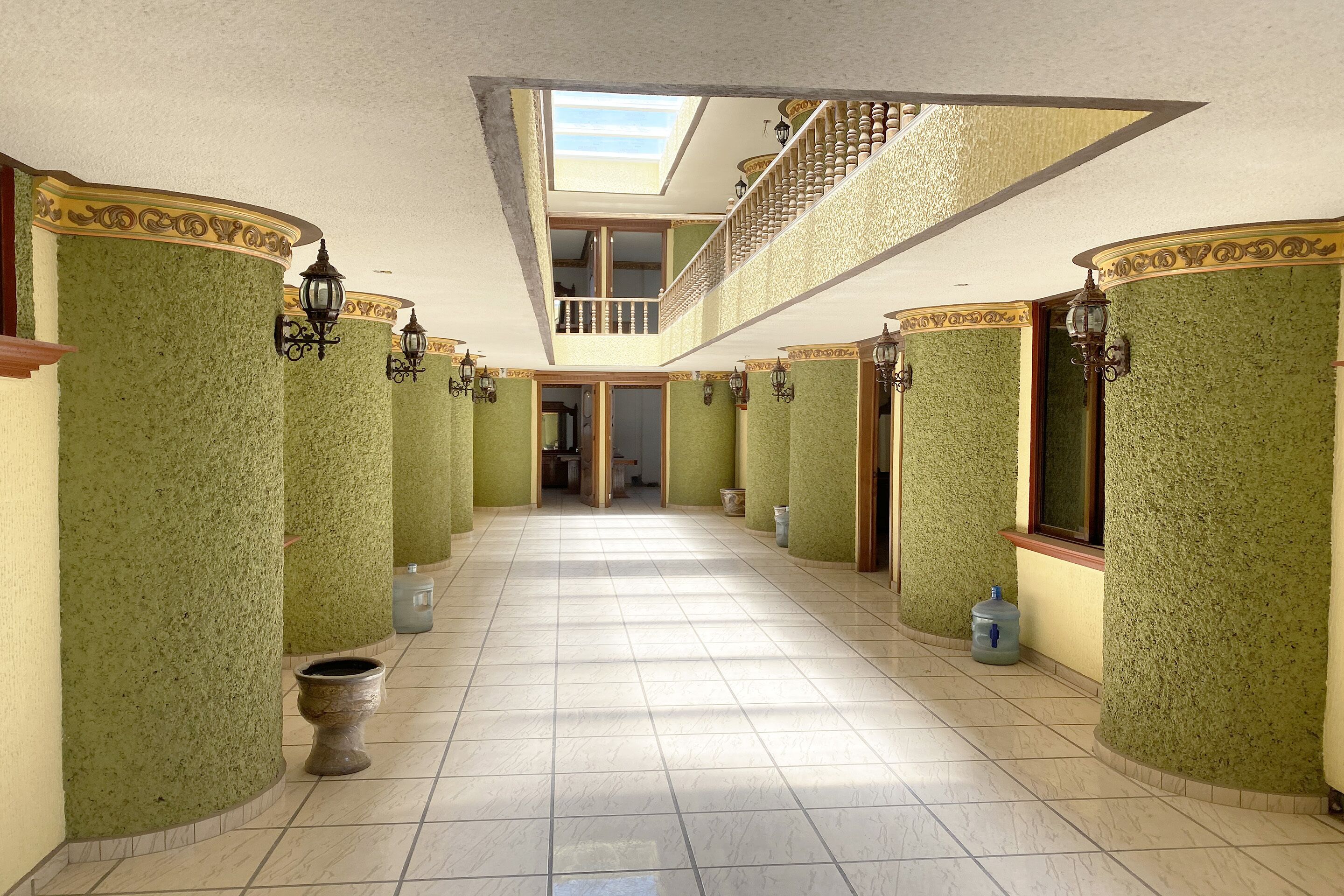 المنشأة من الداخل