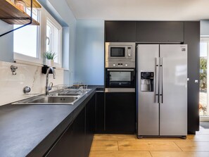 Microwave, oven, dishwasher, freezer - Beautiful private villa for 8 people with private pool, WIFI, A/C, hot tub, TV and patio (Vodice)