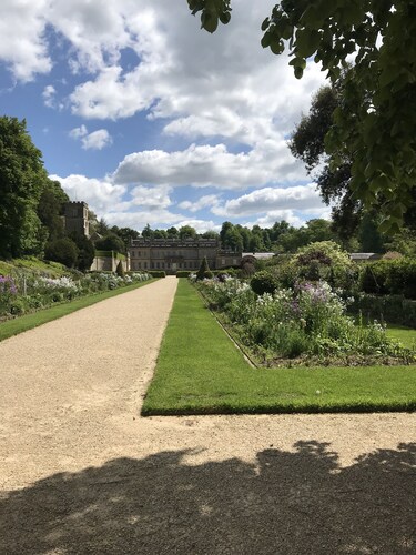 Individual Self-Contained Private cottage with garden at Dyrham Park, near Bath 