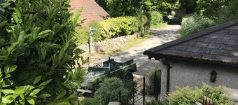Individual Self-Contained Private cottage with garden at Dyrham Park, near Bath 