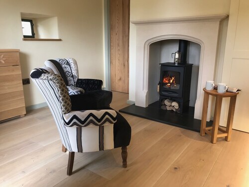 Individual Self-Contained Private cottage with garden at Dyrham Park, near Bath 