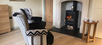 Individual Self-Contained Private cottage with garden at Dyrham Park, near Bath 
