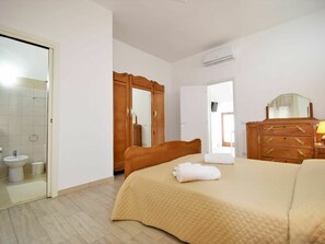1 Schlafzimmer, Bügeleisen/Bügelbrett, Reisekinderbett, kostenloses WLAN