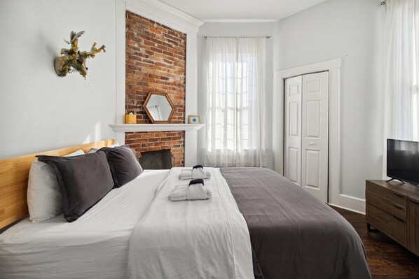 4 bedrooms, iron/ironing board, free WiFi, bed sheets