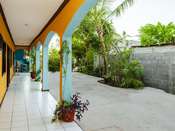 Vista frontal de la propiedad