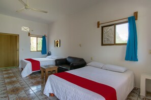 Free WiFi, bed sheets - Hotel y Bungalows Bugambilias (San Patricio Melaque)