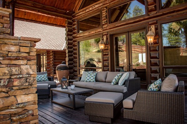 Terrace/patio - Majestic Colorado Log Home, Borders National Forest, Stunning (Pagosa Springs)