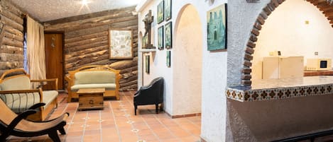 2 camere, biancheria da letto di alta qualità, una scrivania