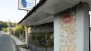A building with a sign reading "Posada Astrud" and a red sign with "OYO" on it.