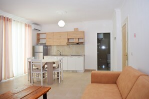 Room 107 | Living area - Best summer apartment (Golem)