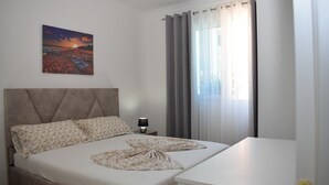 Room 102 | 1 bedroom, desk, laptop workspace, WiFi (free) - Best summer apartment (Golem)