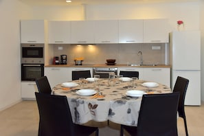 Fridge, microwave, oven, stovetop