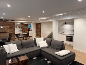 Smart TV, DVD player, books, stereo
