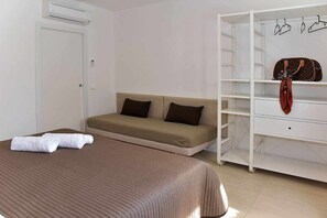 3 habitaciones, tabla de planchar con plancha, cuna de viaje y wifi 