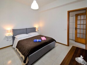 3 soverom, strykejern/-brett, reiseseng for barn og wi-fi (inkludert)