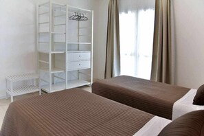 2 bedrooms, iron/ironing board, travel cot, WiFi