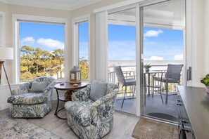 Living area - OCEANVIEW 2BR VILLA WITH POOLS, BEACH ACCESS & WIFI AT SEACREST (Hilton Head Island)