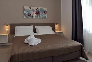 2 bedrooms, iron/ironing board, travel cot, WiFi