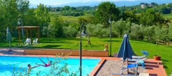Beautiful apartment in villa for 2 guests with A/C, pool, WIFI, pets allowed and parking