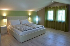 1 bedroom, iron/ironing board, travel cot, WiFi