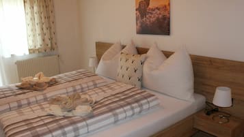 9 bedrooms, travel crib, free WiFi