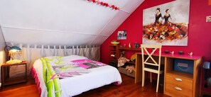 3 bedrooms, desk, iron/ironing board, travel cot