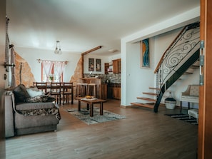 TV, fireplace
