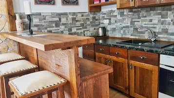 Fridge, microwave, stovetop, electric kettle