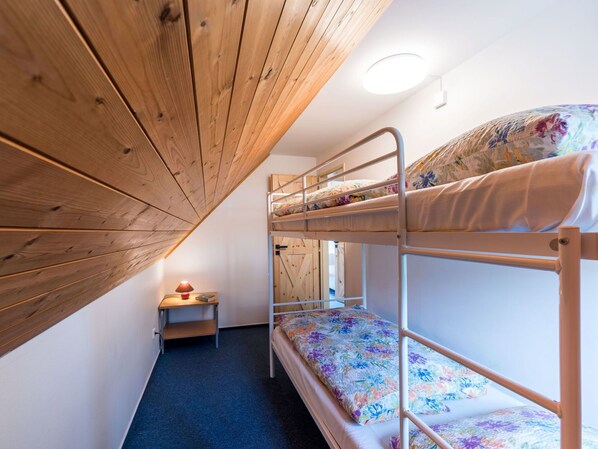 3 dormitorios, cuna de viaje, wifi gratis y ropa de cama