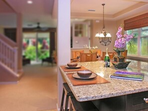 Kondominium, Beberapa Tempat Tidur, pemandangan gunung (Nihilani 22C) | Dapur pribadi | Lemari es besar, microwave, oven, dan kompor