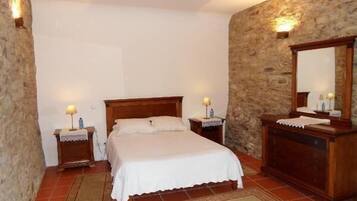 7 bedrooms, iron/ironing board, WiFi