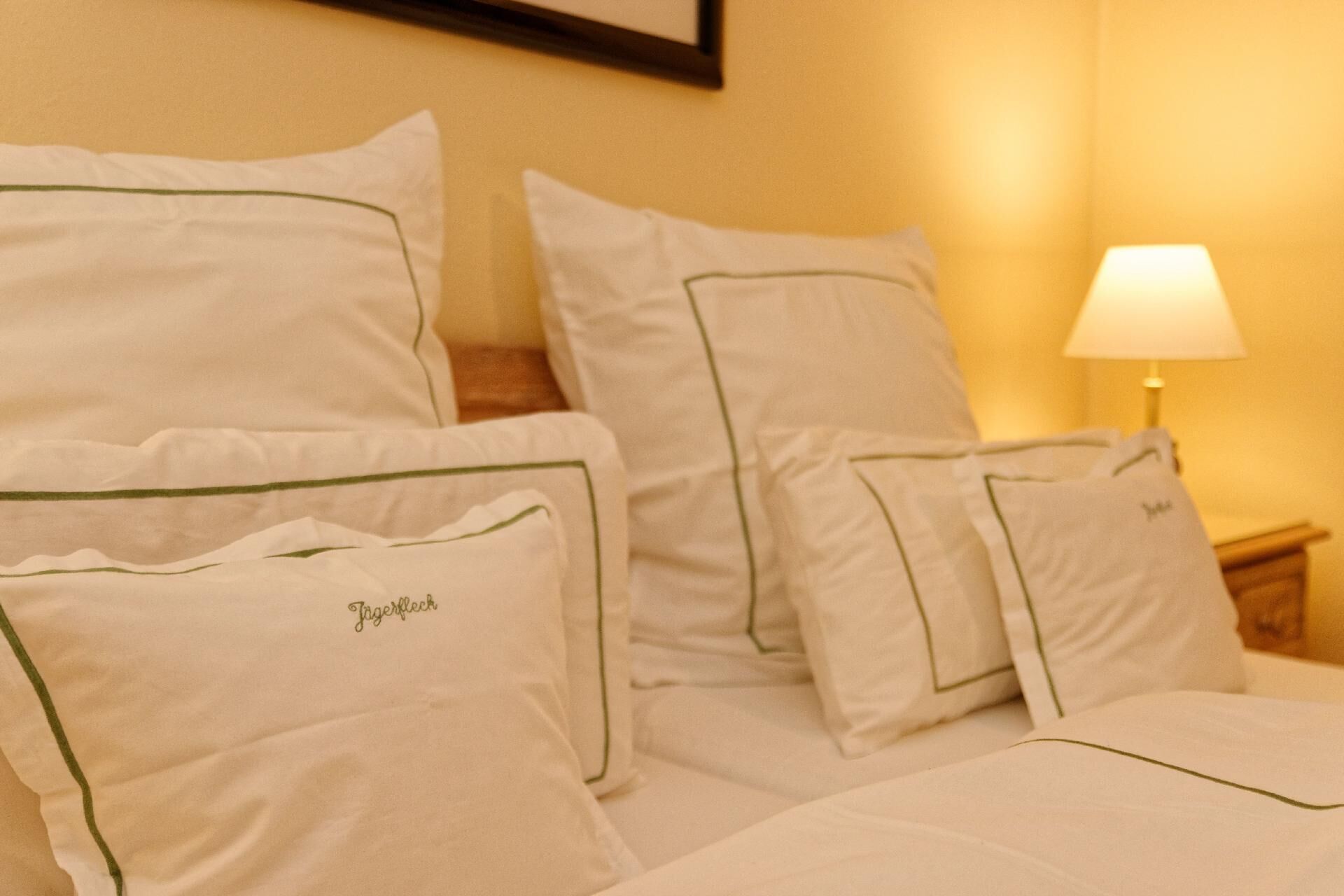 1 dormitori, planxa i posts de planxar i wifi 