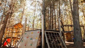 Área de juegos infantiles al aire libre