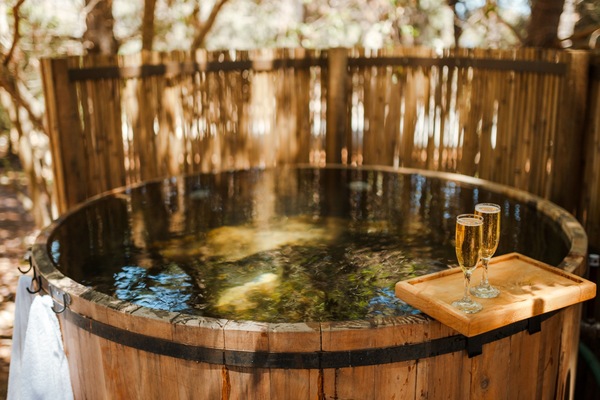 Outdoor spa tub