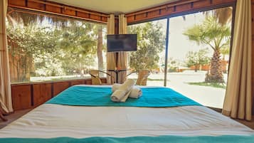 1 habitación, tabla de planchar con plancha y cunas gratuitas
