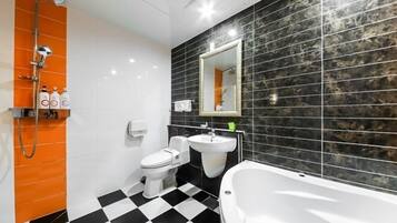 Superior Double Room (B) | Bathroom | Combined shower/tub, deep soaking tub, free toiletries, hair dryer
