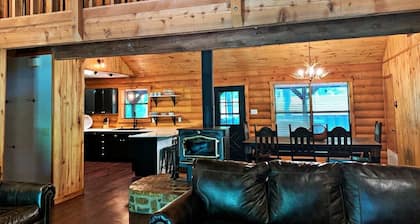 Spacious cabin in rural area close to Turner Falls and Chickasaw National Park